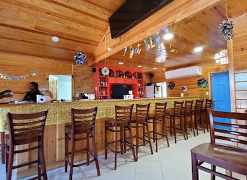 the-bahamas/ragged-island/bar/fanny-s-restaurant-and-bar