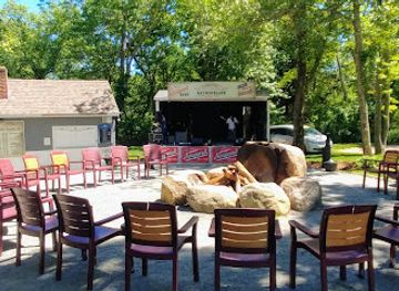 rhode-island/yawgoo-valley-ski-area/bar/the-charlestown-rathskeller