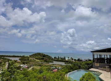 antigua-and-barbuda/valley-church-beach/bar/big-head-lobster-seafood-restaurant-and-reggae-bar