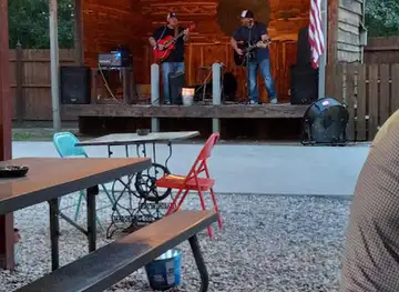 Lakeside Bar and Grill