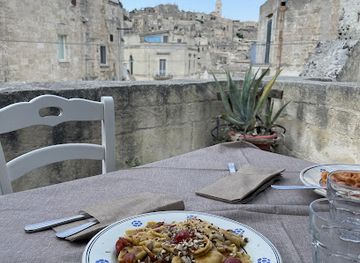 italy/matera/sasso-caveoso/bar/pane-pomodoro