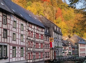 germany/eifel-national-park/bar/weinwohnzimmer-vine-en-rose