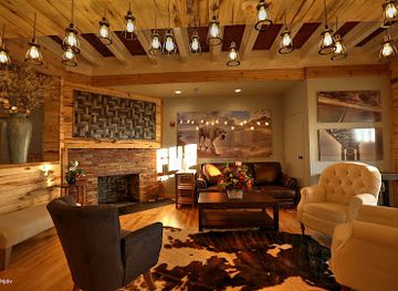 michigan/pictured-rocks-national-lakeshore/bar/tracey-s-at-roam-inn