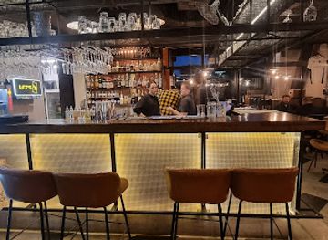 poland/krakow/podgorze/bar/salute-bar