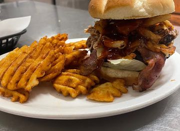 iowa/backbone-state-park/bar/brady-s-bar-grill