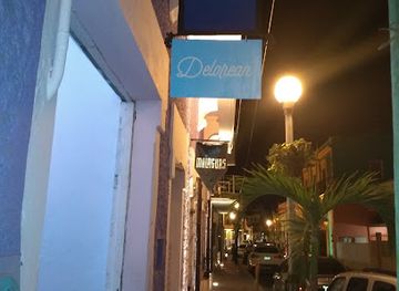 mexico/mazatlan/bar/delorean-bar