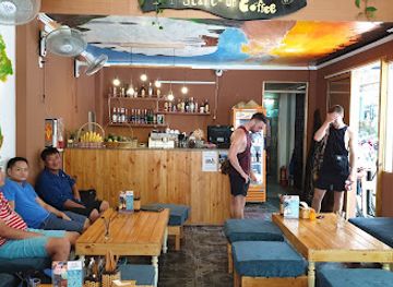 vietnam/cat-ba-island/bar/topbee-cafe-restaurant