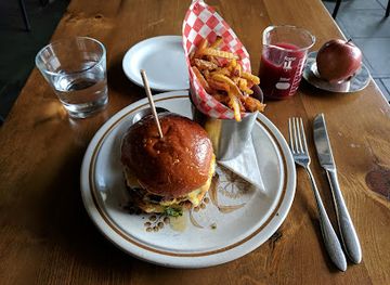 canada/fraser-valley/bar/school-restaurant