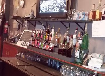 iowa/burlington/bar/dueling-leos