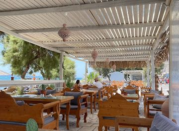 greece/santorini/kamari/bar/yiasemi