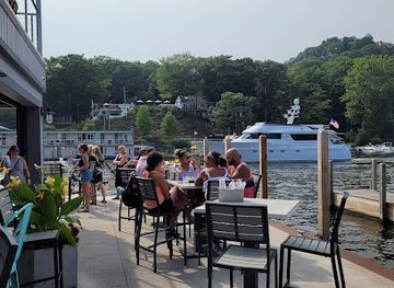 michigan/saugatuck/bar/the-barge