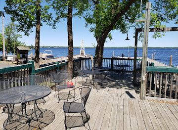 minnesota/voyageurs-national-park/bar/loony-s-pub