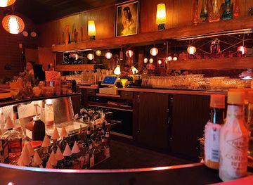 wisconsin/milwaukee/bay-view/bar/at-random