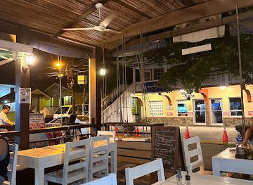 honduras/bay-islands/bar/the-drunken-sailor