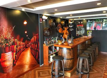 ecuador/sierra/bar/barril-madero