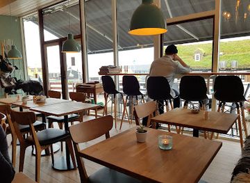 faroe-islands/tvoroyri/bar/glasstovan