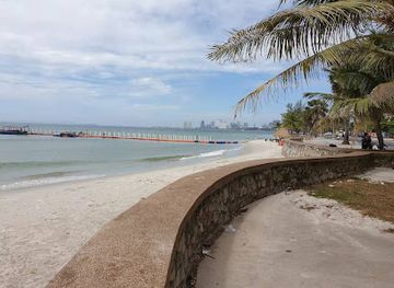 cambodia/sihanoukville/bar/rocky-plus-beach-party