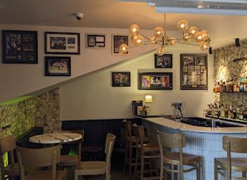 fiji/eastern-division/bar/momos-tavern