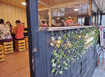 ecuador/mindo-cloud-forest/bar/creperia-van-gogh