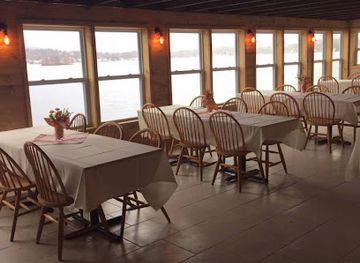 massachusetts/berkshires/bar/rusty-anchor-marina-pub-club