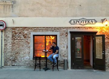 lithuania/vilnius/old-town/bar/apoteka-bar