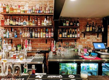 washington/lake-chelan/bar/layla-s-bar-kitchen