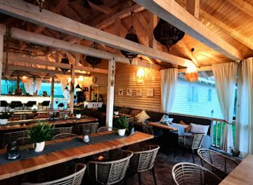 romania/banat/bar/luna-apa-si-timpul