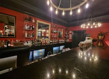 new-zealand/queenstown/bar/le-salon-rouge