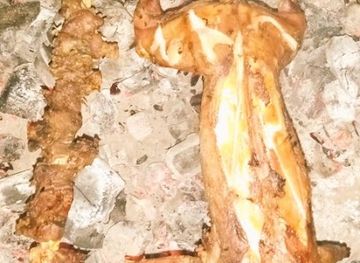 uganda/lake-bunyonyi/bar/99-bottles-and-grill