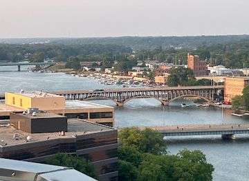 illinois/rock-river-valley/bar/the-top-rooftop-bar-lounge