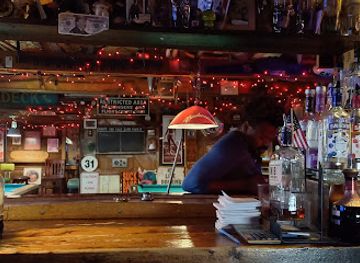 massachusetts/barnstable/bar/quarterdeck-lounge