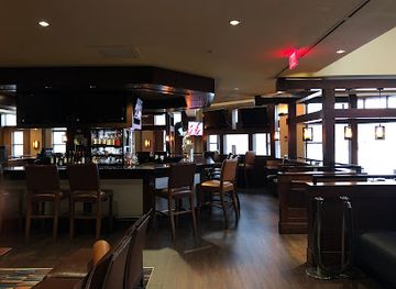 connecticut/housatonic-valley/bar/shade-bar-and-grill