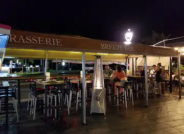 Breeze Bar Airlie Beach