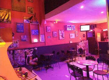 colombia/cali/granada/bar/dr-jones