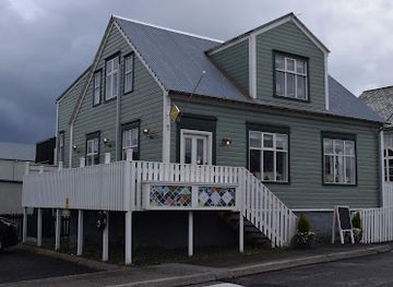 iceland/snaefellsnes-peninsula/bar/narfeyrarstofa