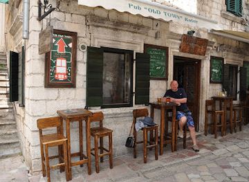montenegro/kotor/bar/pub-old-town-kotor
