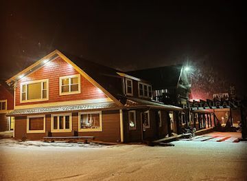 minnesota/tettegouche-state-park/bar/red-raven-north-motel