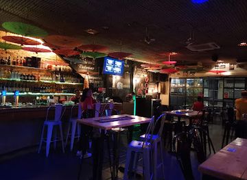 malaysia/borneo/bar/crooner-s-bar