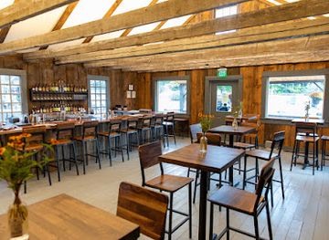 vermont/windsor-county/bar/harry-s-cocktail-lounge