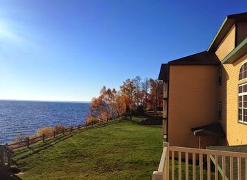 michigan/tahquamenon-falls-state-park/bar/magnuson-grand-hotel-lakefront-paradise