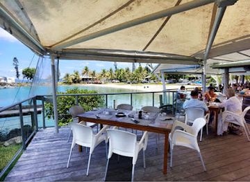 new-caledonia/ile-des-pins/bar/on-the-beach
