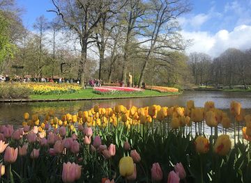 netherlands/keukenhof-gardens/bar/blooming-dutch