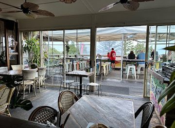 australia/central-coast/bar/mumbo-jumbo-s-beachhouse