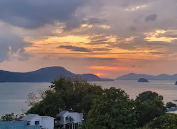 Seaview Sunset Rooftop