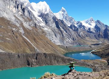 peru/santa-cruz-trek/bar/huaraz-treks-and-climbs