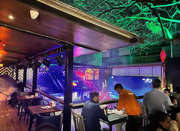 Gilly’s 104 Bar