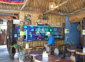 belize/vaca-plateau/bar/teaky-tavern