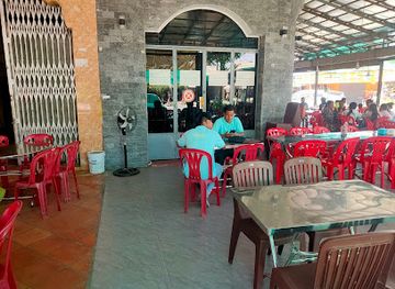 cambodia/kampong-chhnang/bar/along-cafe-pub
