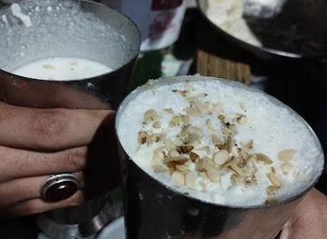 pakistan/khyber-pakhtunkhwa/bar/baba-lassi-waala