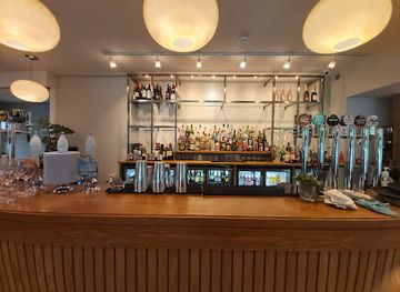 united-kingdom/berkshire/bar/the-boathouse-at-boulters-lock